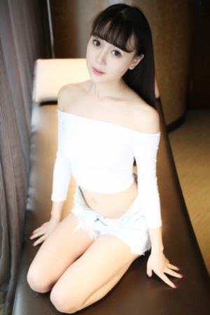 女教师含羞撅起屁股粗暴