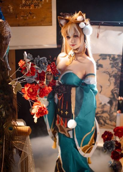丰满双乳秘书被老板狂揉